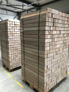 wood logs/timber of beech